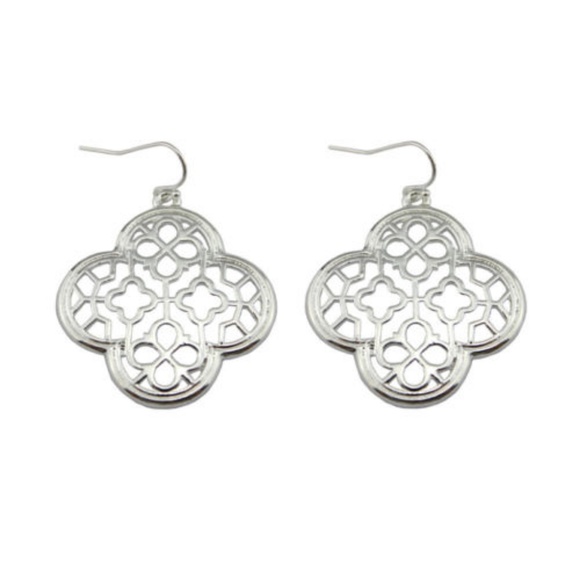 Jewelry - last pair • Silver Filigree Clover Earrings